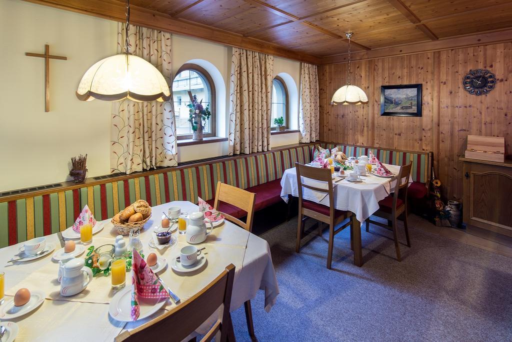 Отель Haus Hochland Тукс Экстерьер фото