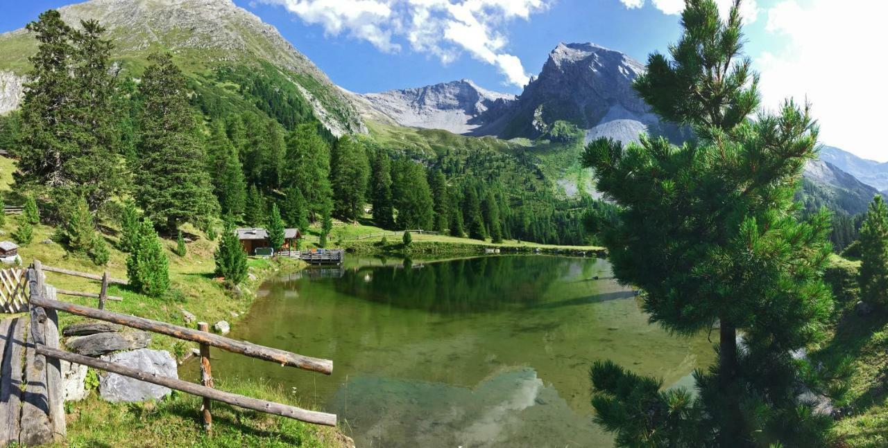 Отель Haus Hochland Тукс Экстерьер фото